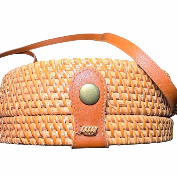 Woven Rattan Circular Bag - Picture 3 of 6